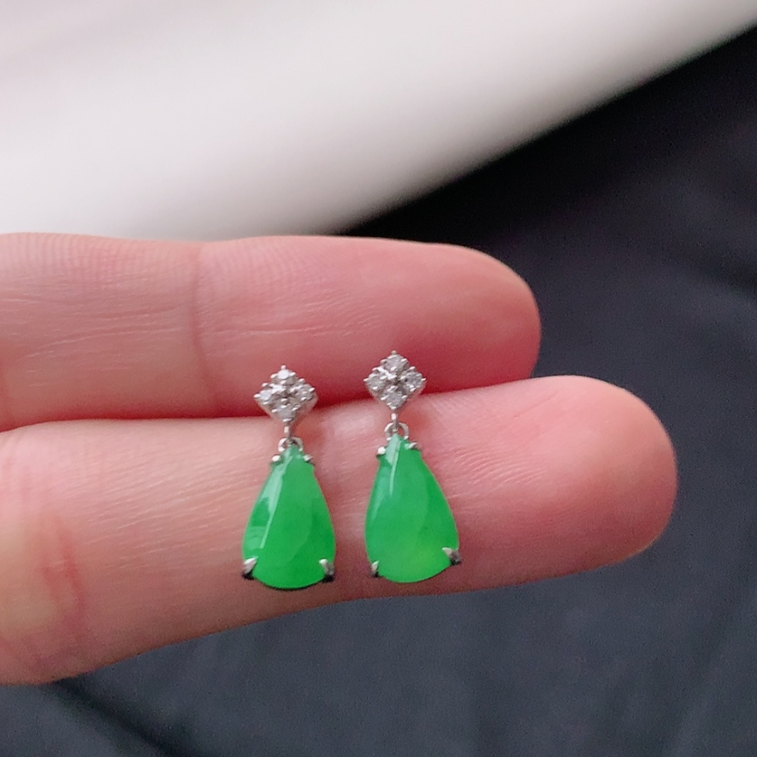 冰阳绿水滴耳钉，种水好，冰润通透，上耳优雅大方，货号79428，14.8/5.8/3.1