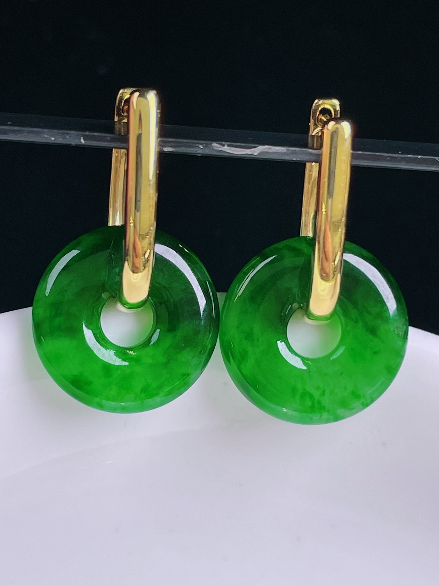 ️辣绿耳坠，老种起光，细底通透，尺寸：裸石14/2.8mm，0429