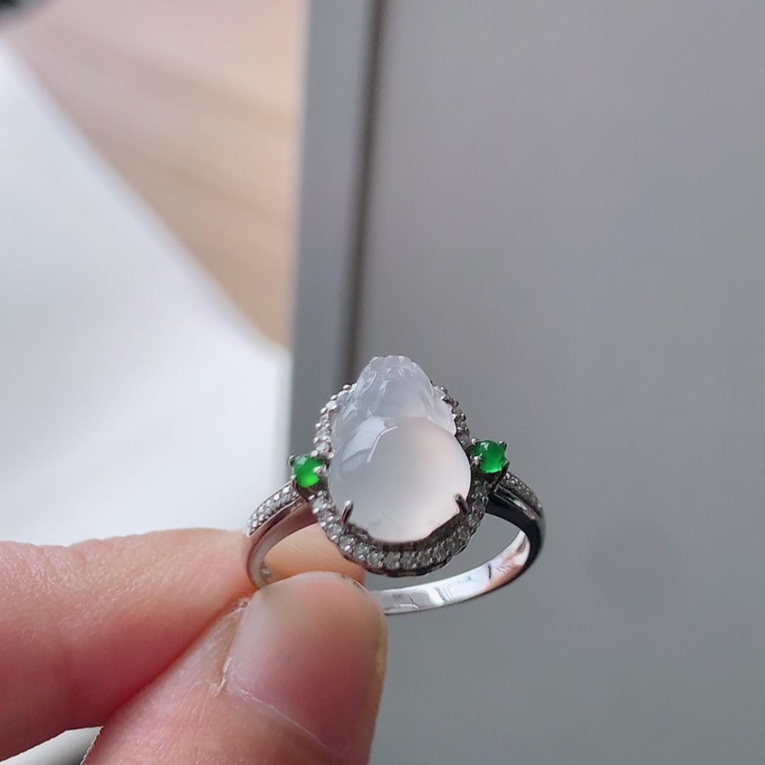 高冰貔貅女戒，水润起光感，无裂饱满，上手优雅时，货号32427，10.5-8-2.8