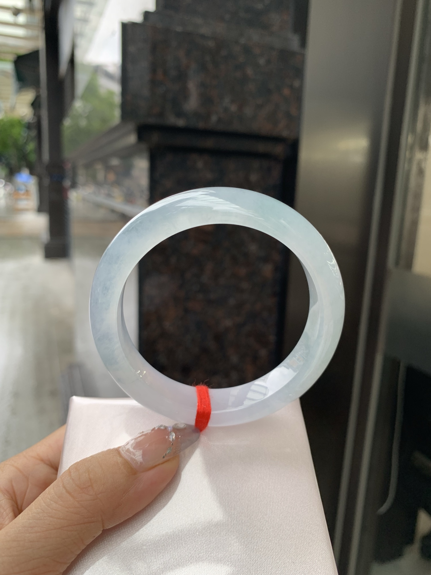 冰飘花正圈，57-8.5-13，0429-H363-81，打灯棉絮，底妆冰透，胶润细腻，蓝花灵动飘逸，勾勒出一幅唯美诗意的山水意境画，古典优雅又秀气