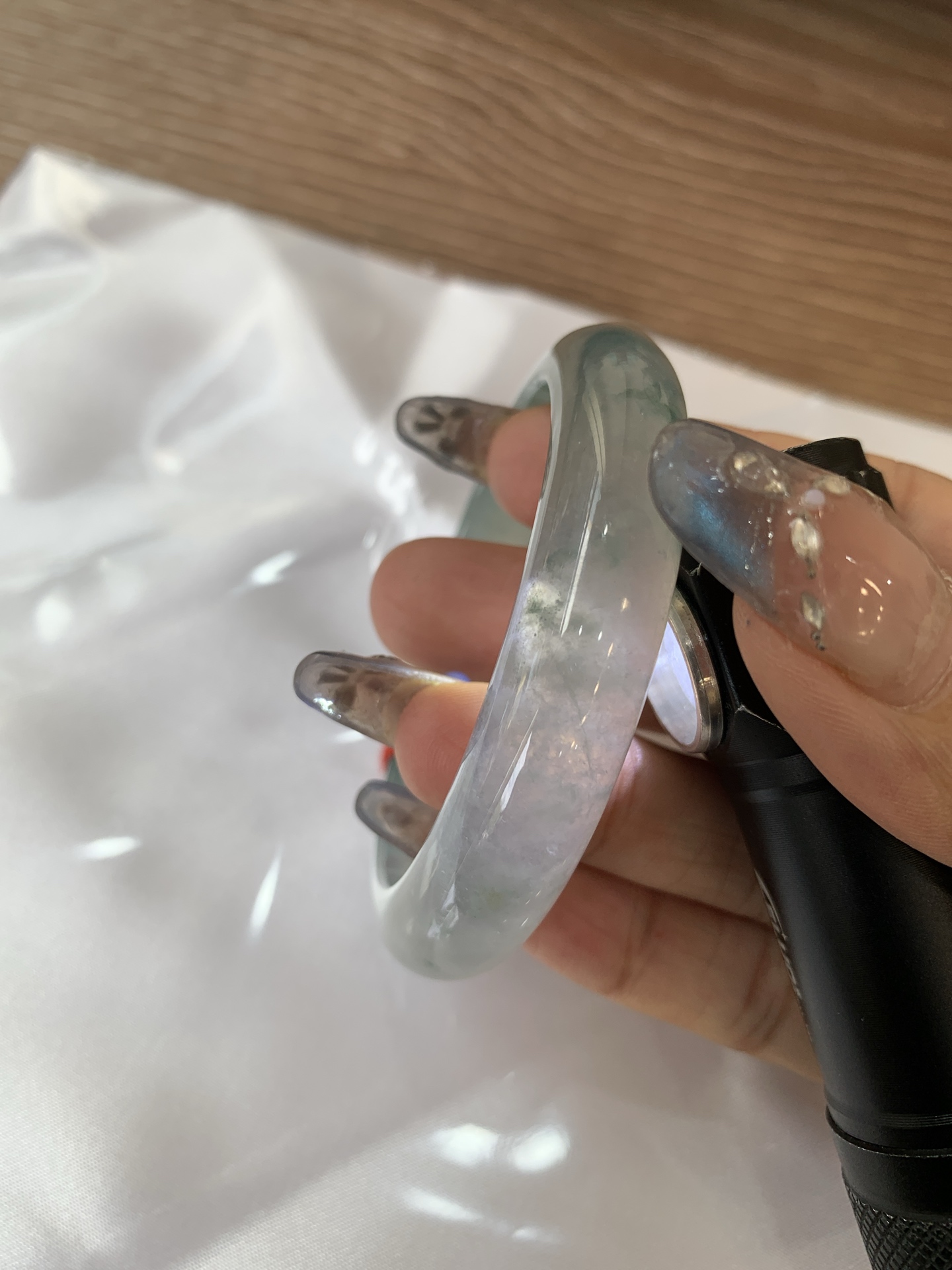 冰飘花正圈，54.3/7.6/12，0429-N579，打灯细纹，底妆冰透起光，蓝花灵动飘逸，勾勒出一幅唯美诗意的山水意境画，古典优雅又秀气