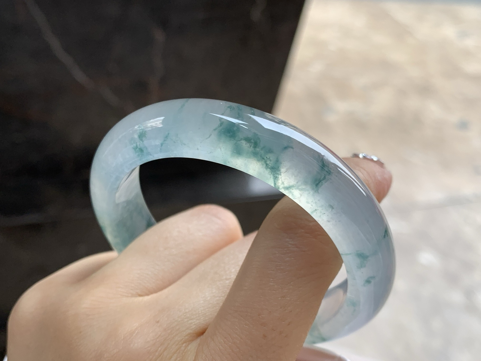 54.5-12.4-8.6

高冰种飘花手镯^_^冰味十足～蓝花灵动飘逸