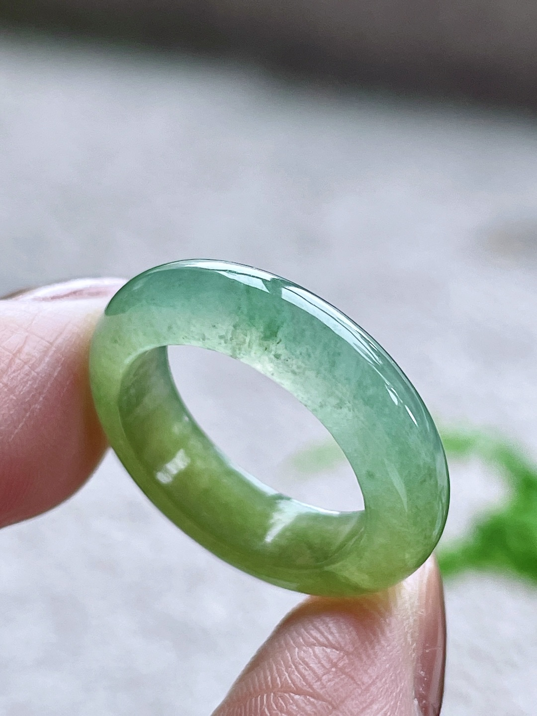冰飘黄翡戒圈指环，缅料，无裂，性比高，尺寸5.7-3.6，圈口15号，重量4克