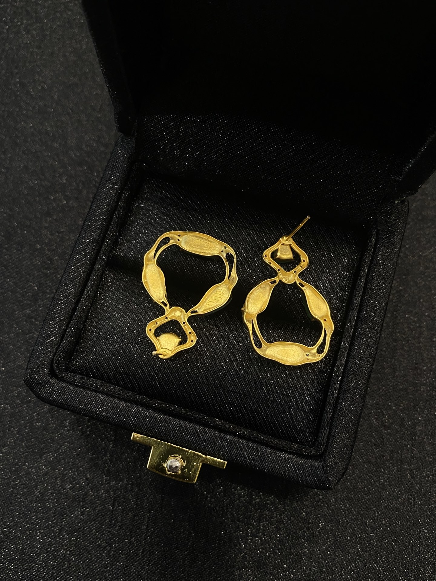 20260428（四）,18K设计款随形耳钉,整体29.2/21.3/4.3,裸石9.2/4.4/2.5