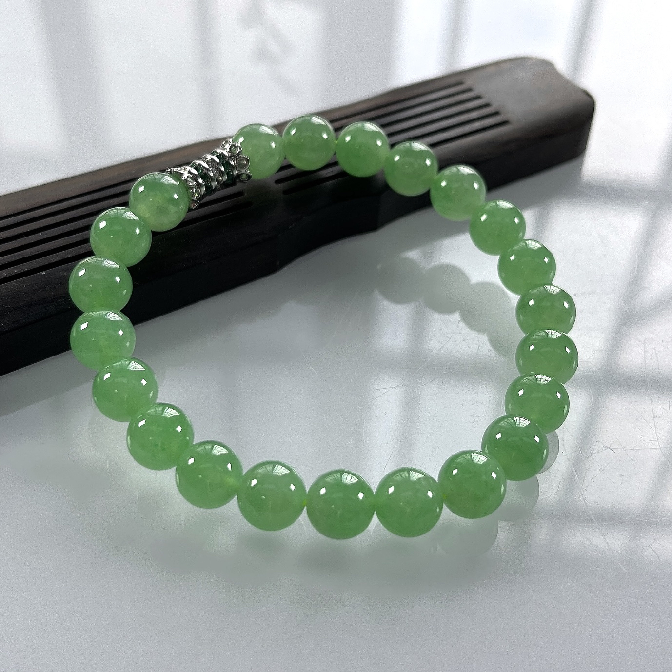 缅甸天然翡翠A货，卡8冰种起胶满绿晴阳绿圆珠手串手链，尺寸：8mm/22颗，长度185mm，重量：2