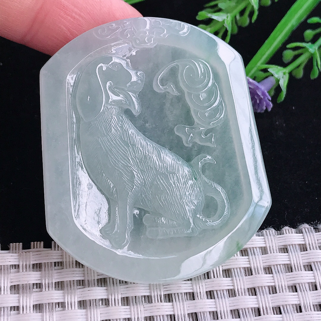 实拍A货翡翠52.8/45/5.1老坑冰纯期间冰晴旺财生肖狗吊坠翡翠玉挂件