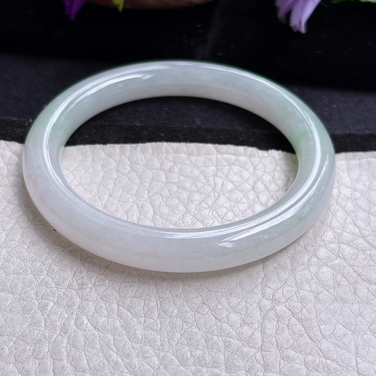 n小圈口52*8叮当镯 缅甸翡翠a货手镯飘绿秀气圆条美人镯