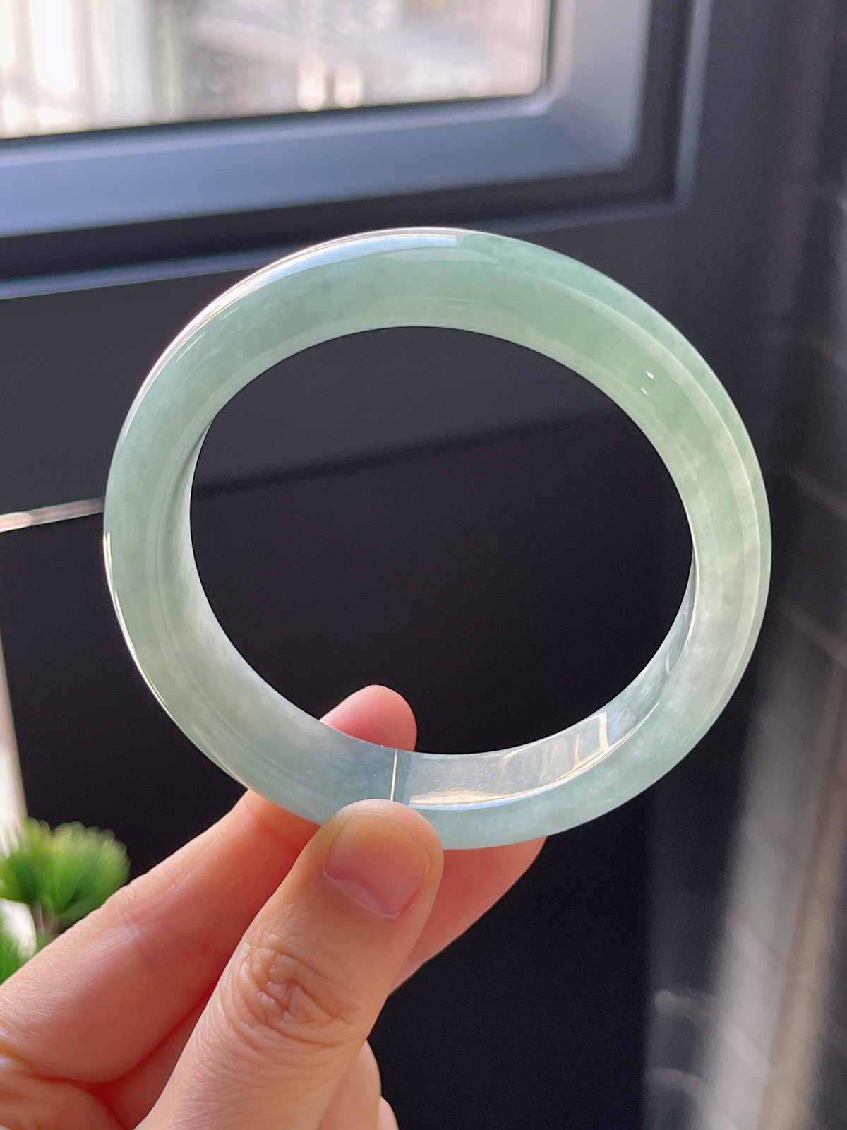 正圈56.7圈口，翡翠冰糯种绿色手镯