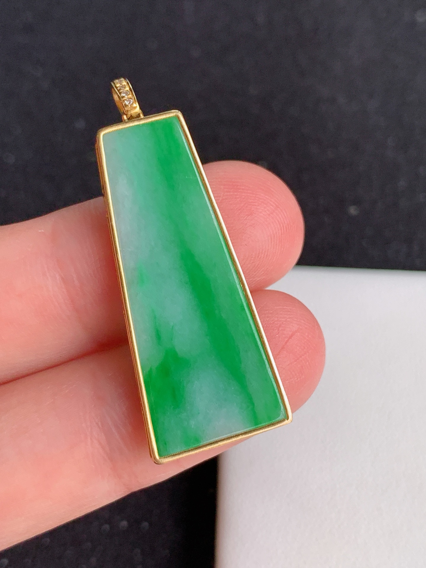 ️，18k镶嵌冰飘绿无事牌，无裂尺寸：37.3