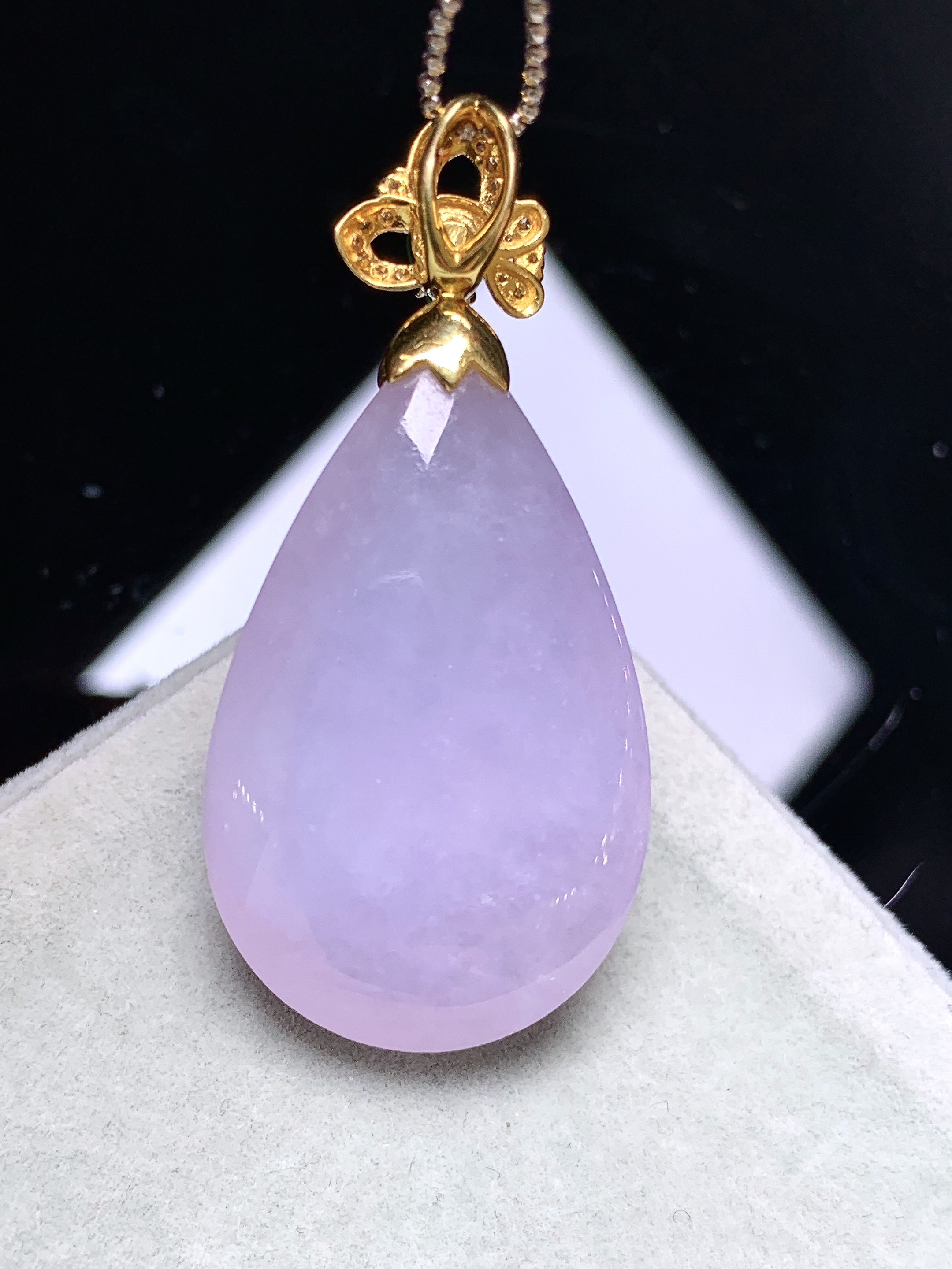18k金钻镶嵌紫罗兰水滴吊坠 玉质细腻 色泽艳丽清新 水润亮眼 整体尺寸42*19.8*10L4
