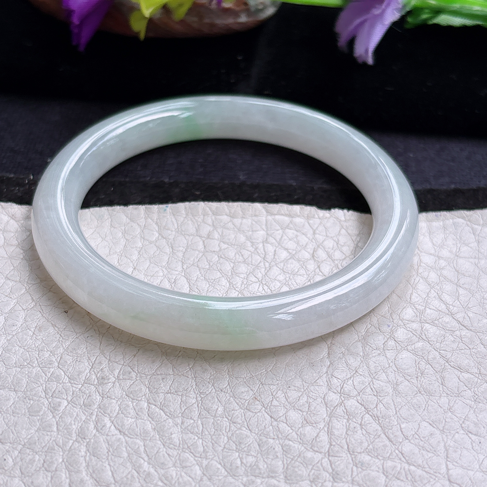 n小圈口52*8叮当镯 缅甸翡翠a货手镯飘绿秀气圆条美人镯