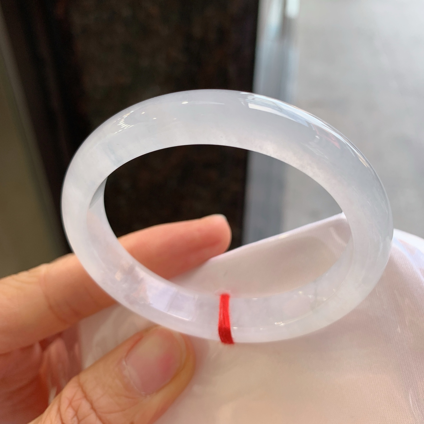 贵妃镯，无裂，尺寸55/48/10.7/7.6，冰润