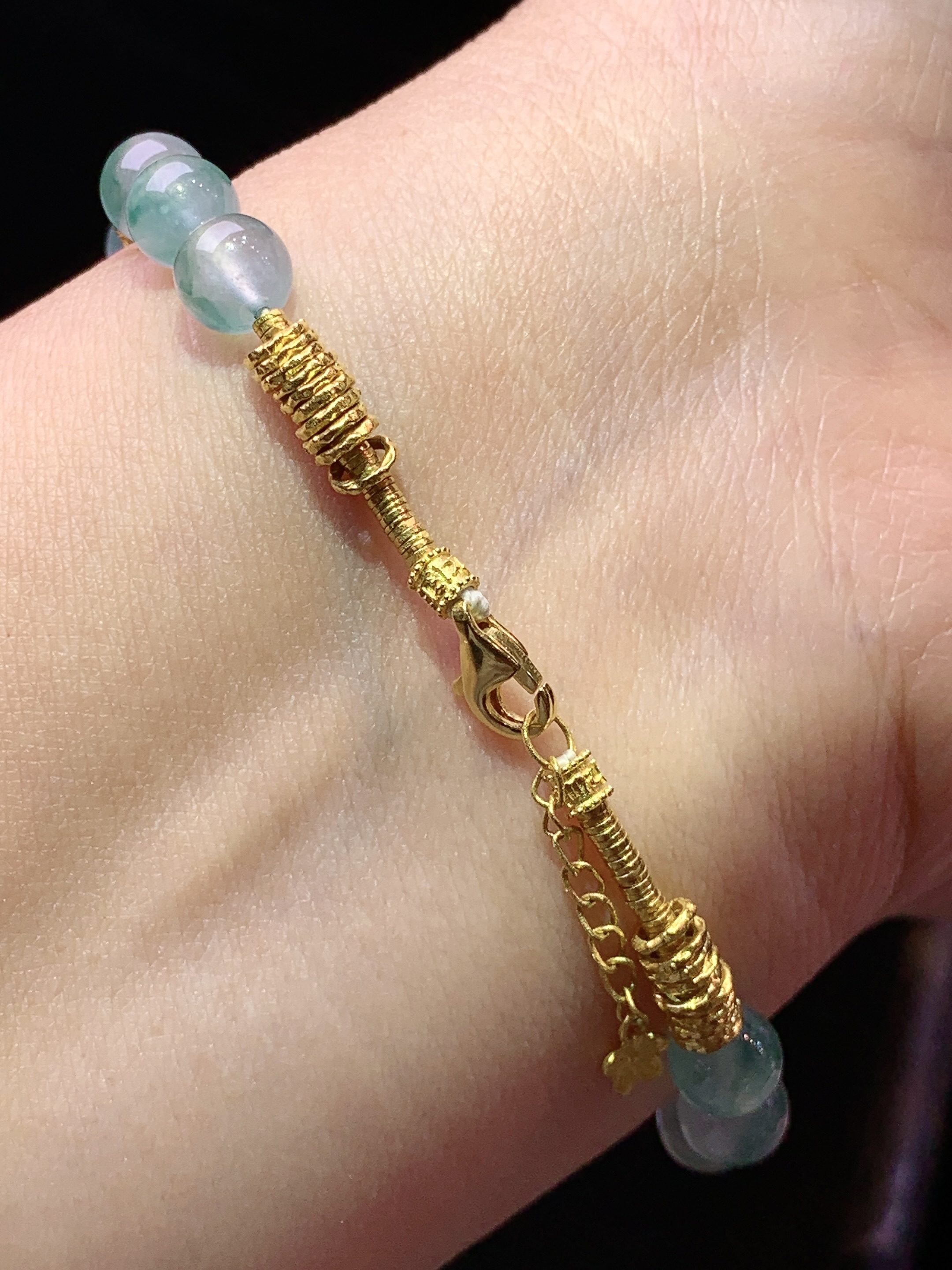 18k金镶嵌冰飘绿圆珠手链 玉质细腻 色泽艳丽清新 水润亮眼 整体尺寸6.2m5