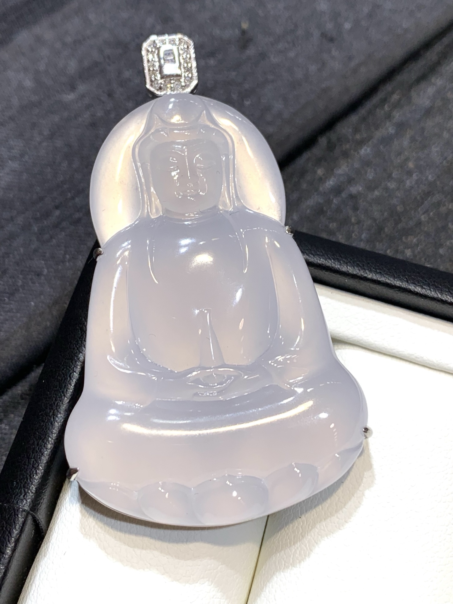 18k金镶嵌冰种起光素衣观音吊坠54.5/32.5/9，裸石47/33/5