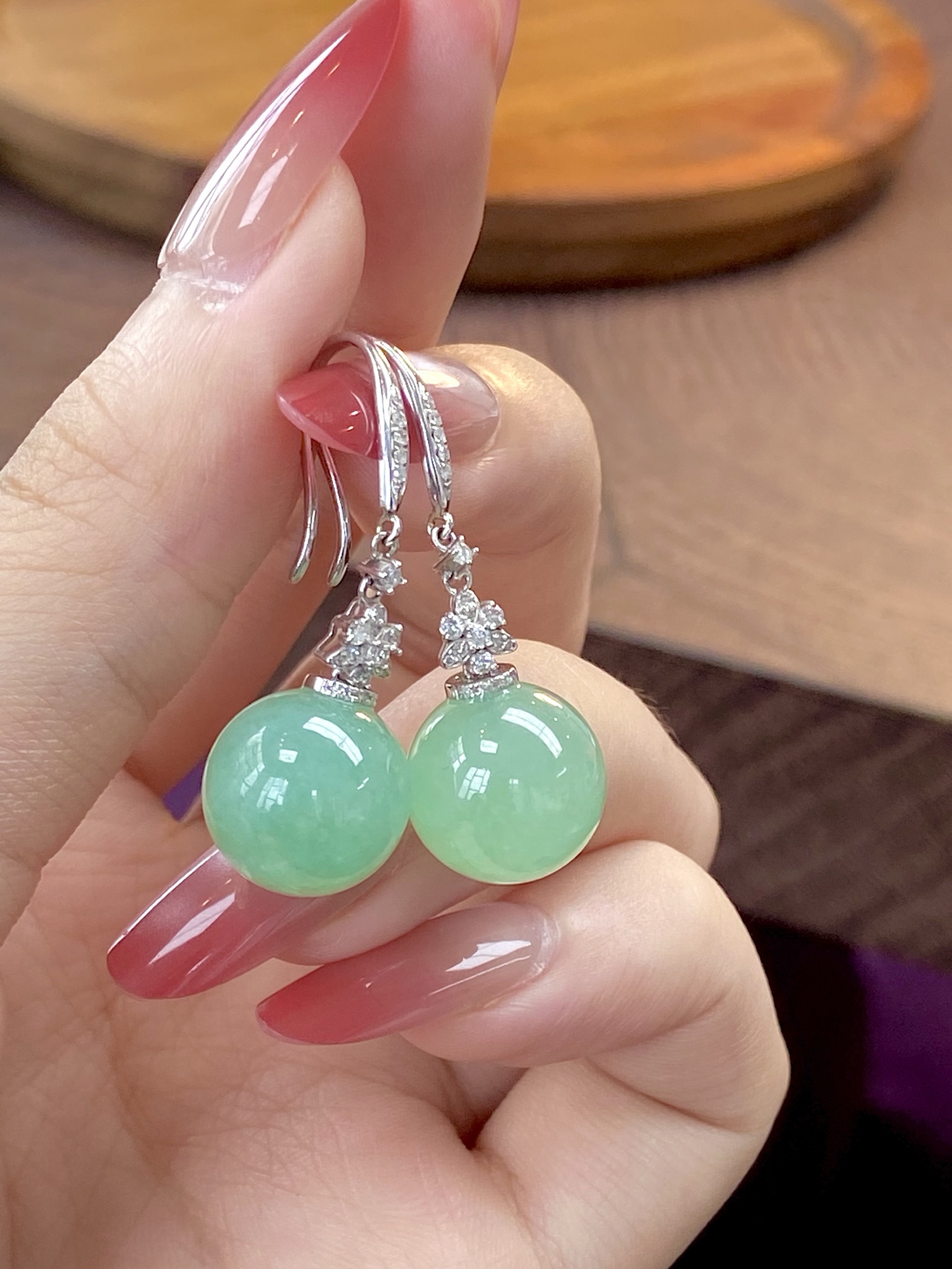 ️冰种晴水绿珠珠耳坠，清雅雅致的美，自带大气感，百搭又提升气质：37.6，裸石：13mm，无裂