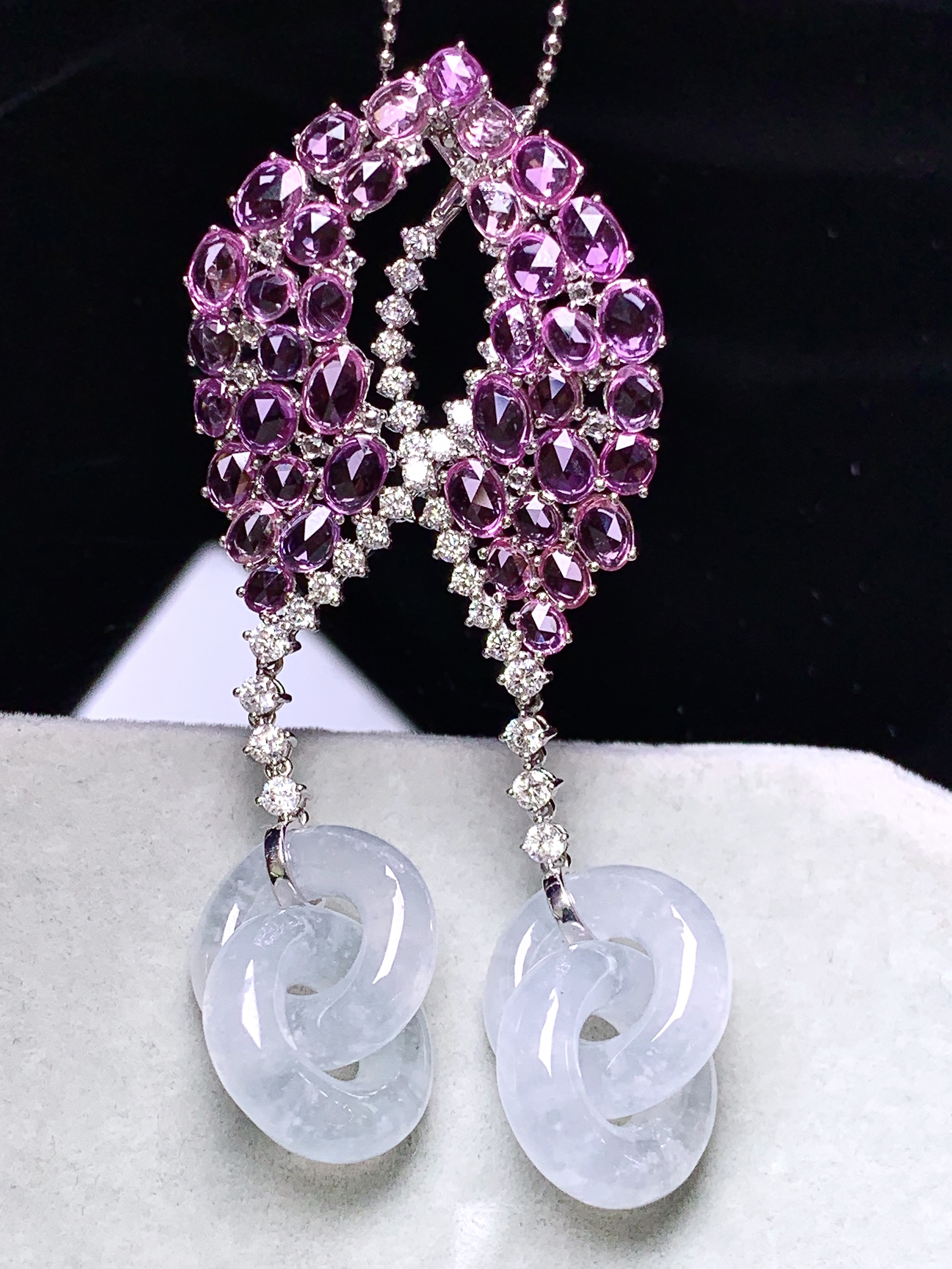 18k金钻粉宝石镶嵌冰种环环相扣耳坠 玉质细腻 色泽艳丽清新 水润亮眼 整体尺寸69*15*4.8m5