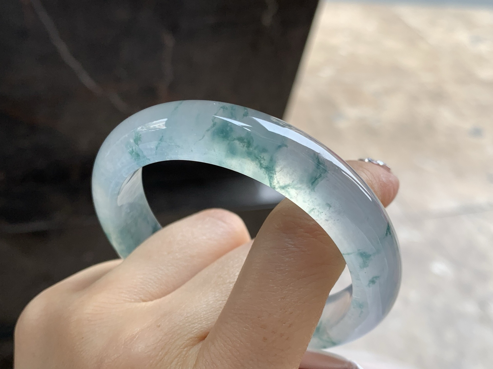 54.5-12.4-8.6

高冰种飘花手镯^_^冰味十足～蓝花灵动飘逸