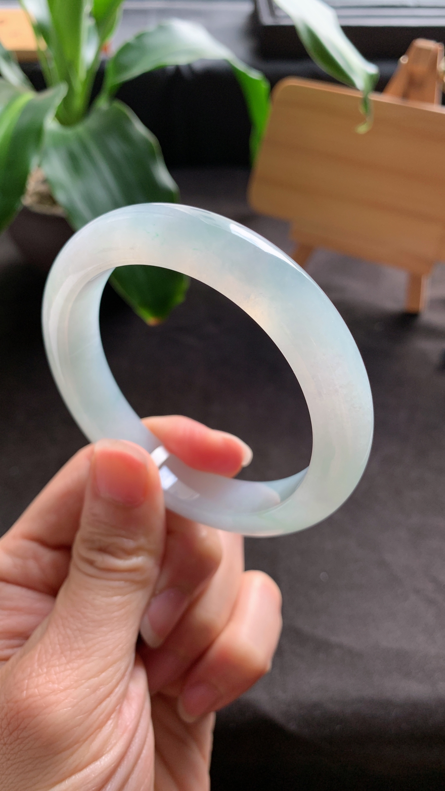 57圈口 天然A货翡翠手镯 种水好 版型宽厚