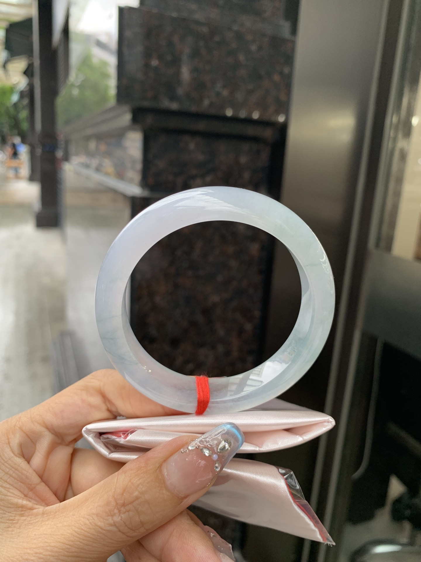 冰飘花正圈，57-8.5-13，0429-H363-81，打灯棉絮，底妆冰透，胶润细腻，蓝花灵动飘逸，勾勒出一幅唯美诗意的山水意境画，古典优雅又秀气