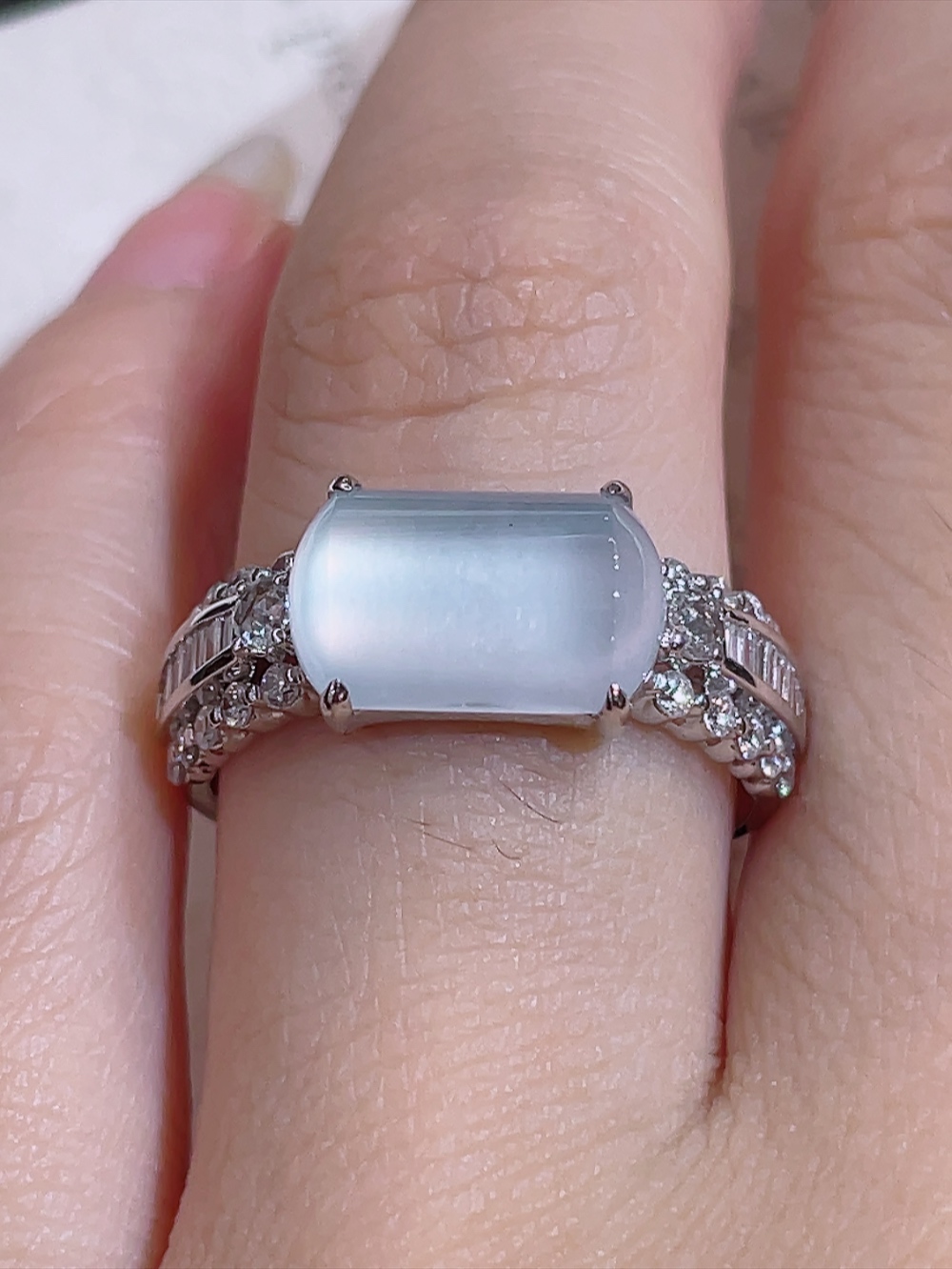 ️高冰玻璃种马鞍戒指，无裂，18k金镶嵌，种水，重金镶嵌，南非钻镶，厚装饱满，荧光四射，刚性十足，