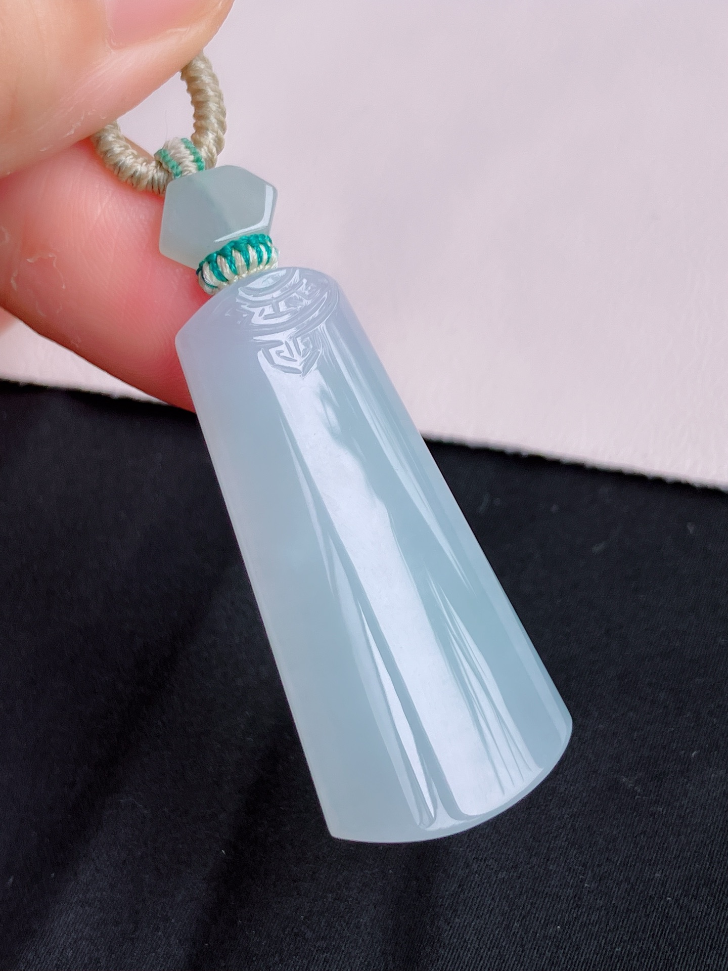 ️，底色平安牌，简约时尚，尺寸42/20/5.6，自然光实拍