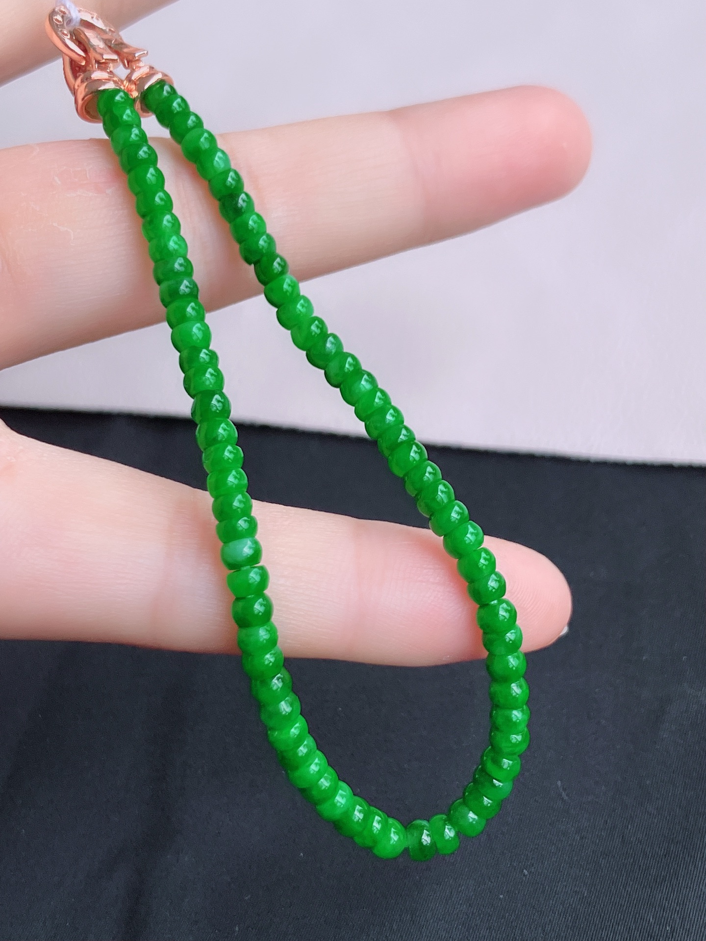 ️翠绿手链，色美清爽，尺寸4，自然光实拍