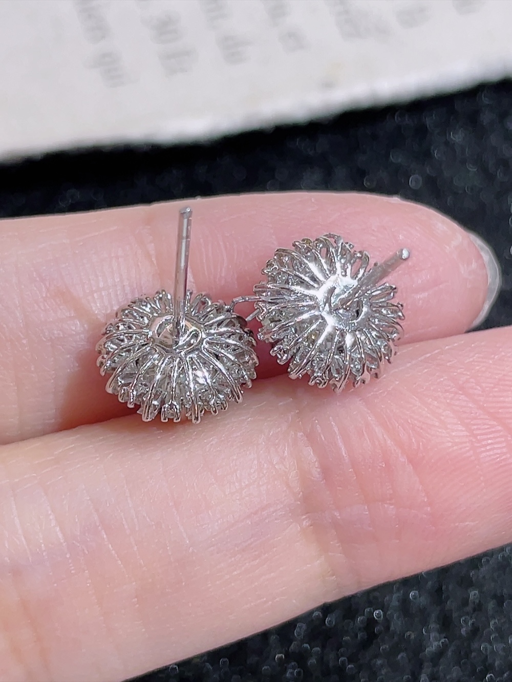 ️冰绿鸽子蛋耳钉，无裂，18k金镶嵌，种水，重金镶嵌，南非钻镶，厚装饱满，高端大气，性比高10.2/9.8/6.8，裸石5.5/5.8