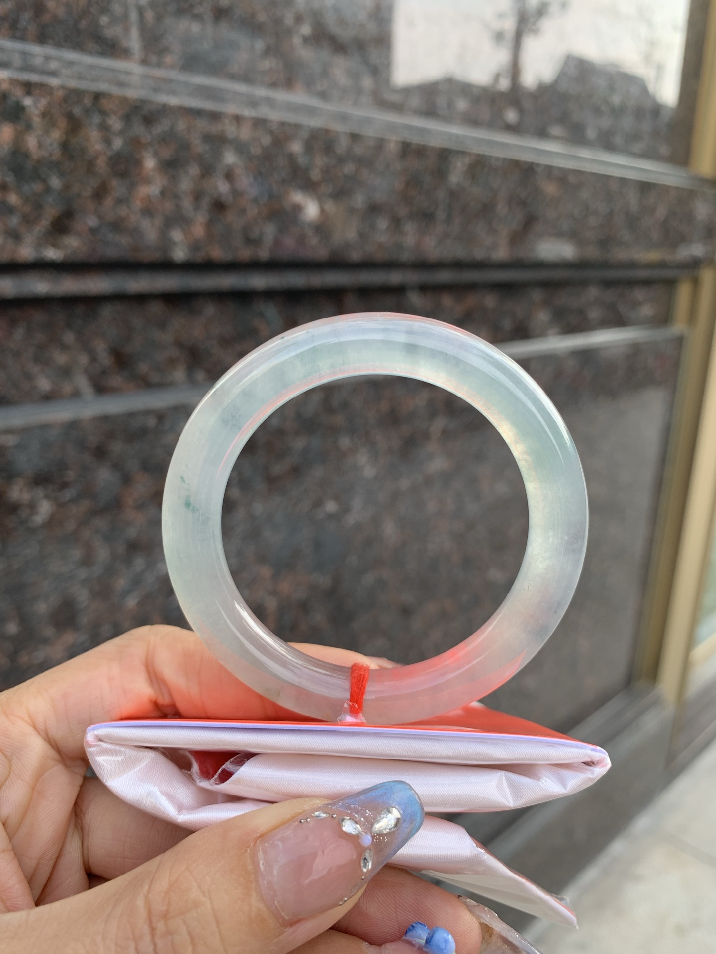 冰飘花圆条，50.9-9-9.1，0429-N582，底妆冰透起光，几抹小碎花清新甜美，上手灵动飘逸。光线不足，拍不出来，无裂