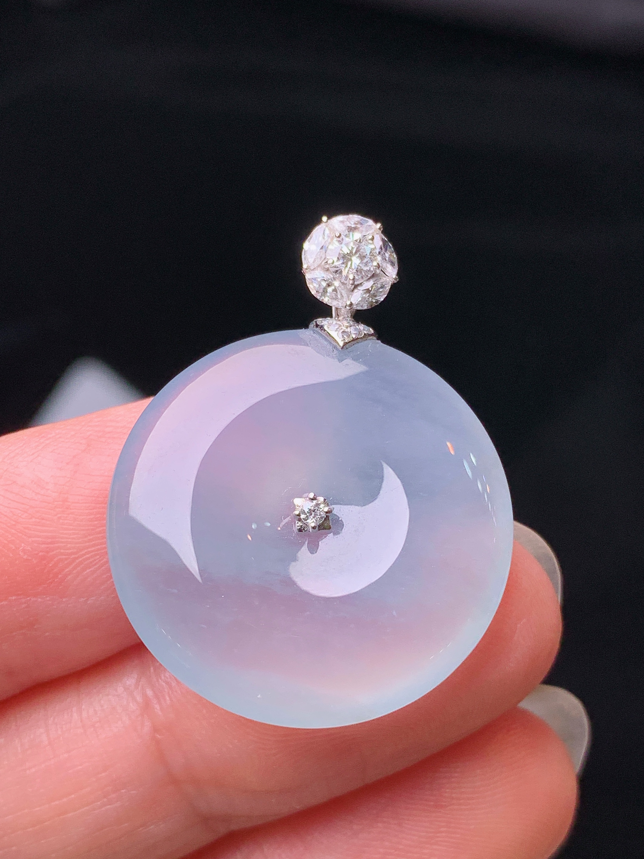 18k金钻镶嵌冰种平安扣吊坠 玉质细腻 色泽艳丽清新 水润亮眼 整体尺寸29.8*22.8*4.8c1