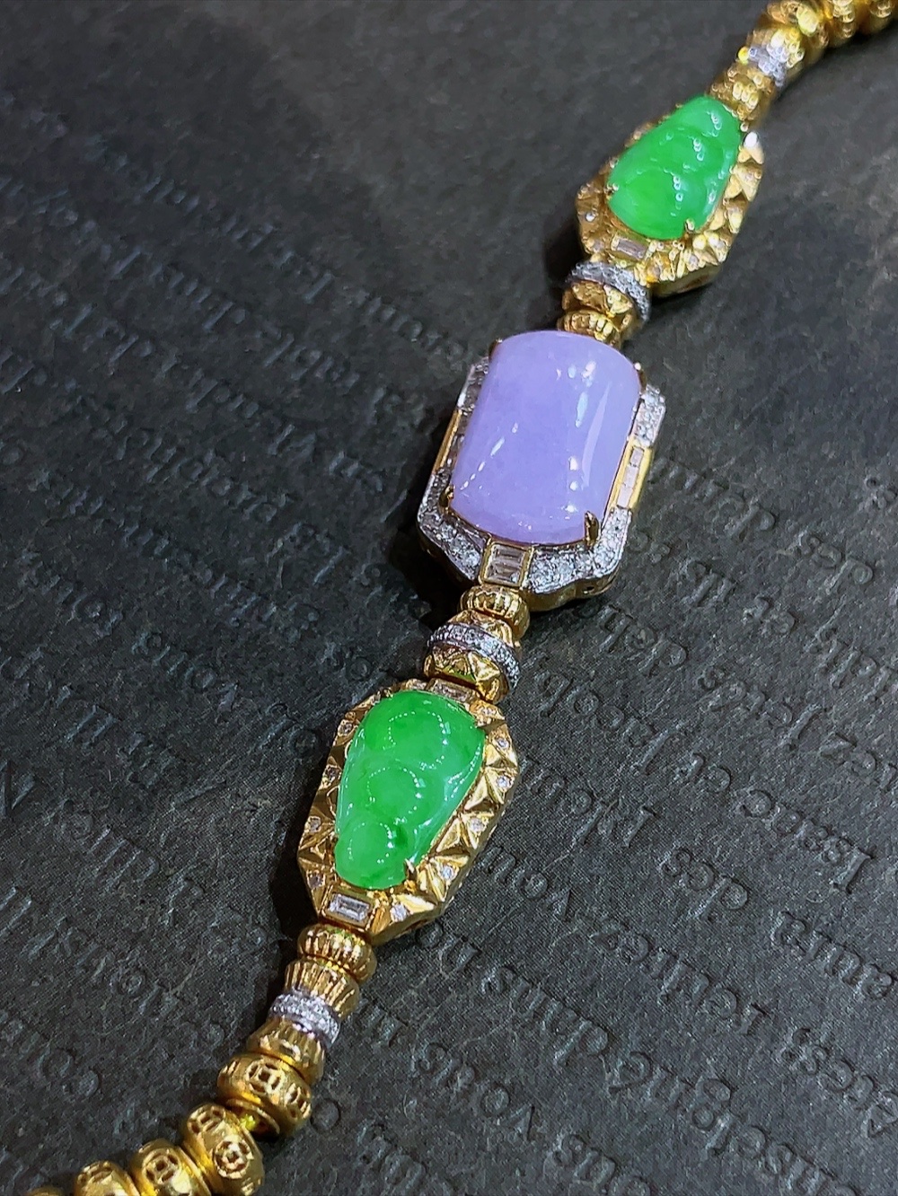 ️三彩盘缠手链，配饰999金，，18k金镶嵌，种水，重金镶嵌，南非钻镶，厚装饱满，腰缠万贯，色彩艳丽，多姿多彩，高端大气，性比高57.8/11.3/7.2，裸石13.0/8.3、11.2/6.2、10.9/6.3