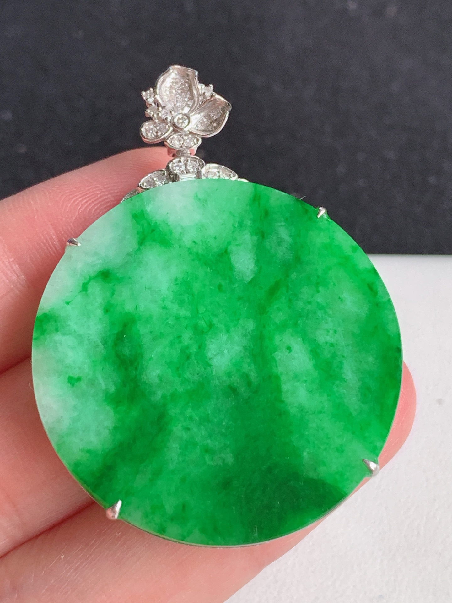 ️，18k镶嵌冰飘绿无事牌，无裂尺寸：47/34.8/5.5