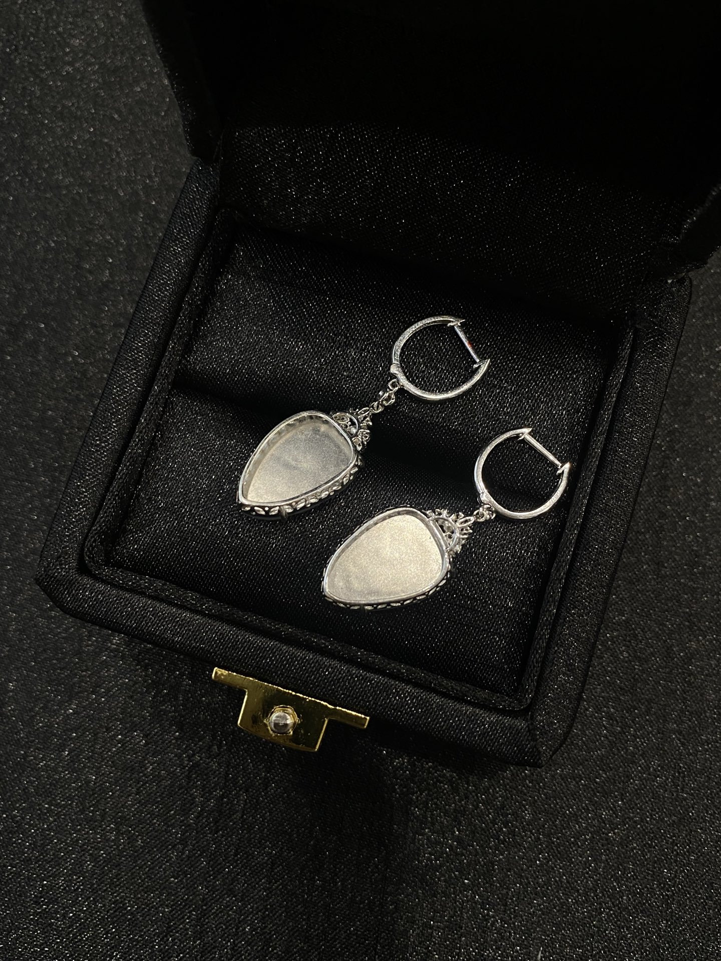 20260428（四）,18K茅台白树叶耳坠,整体39/12/4.4,裸石17.1/12/2.2