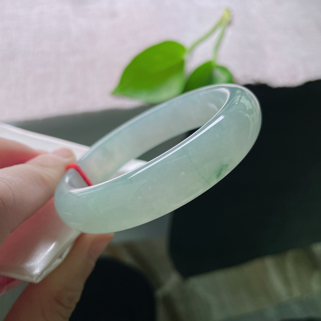 56.7/13.6/7.8，冰蓝底正圈，冰肌玉骨。如薄雾笼纱，天然纹理勾勒出不刻意的灵动，无裂，ss50955a