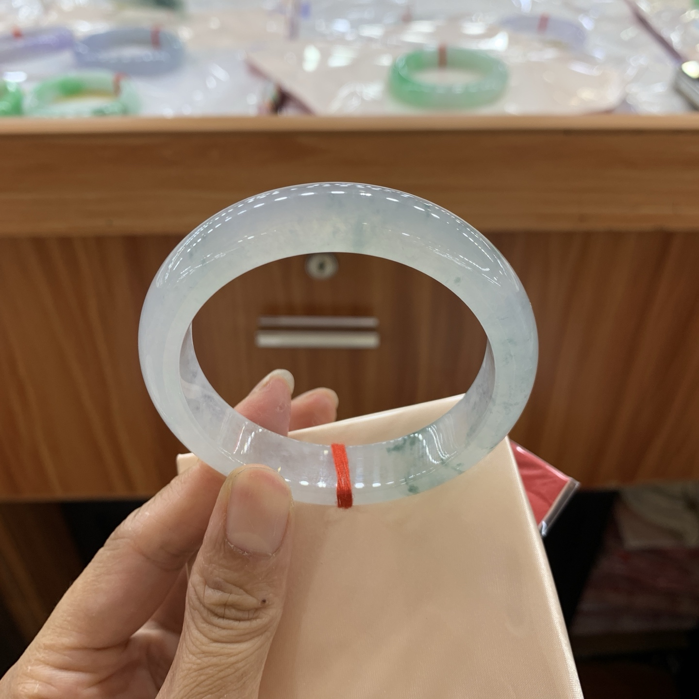 042833WJ，冰飘花正圈翡翠手镯，55.8-13-8.1