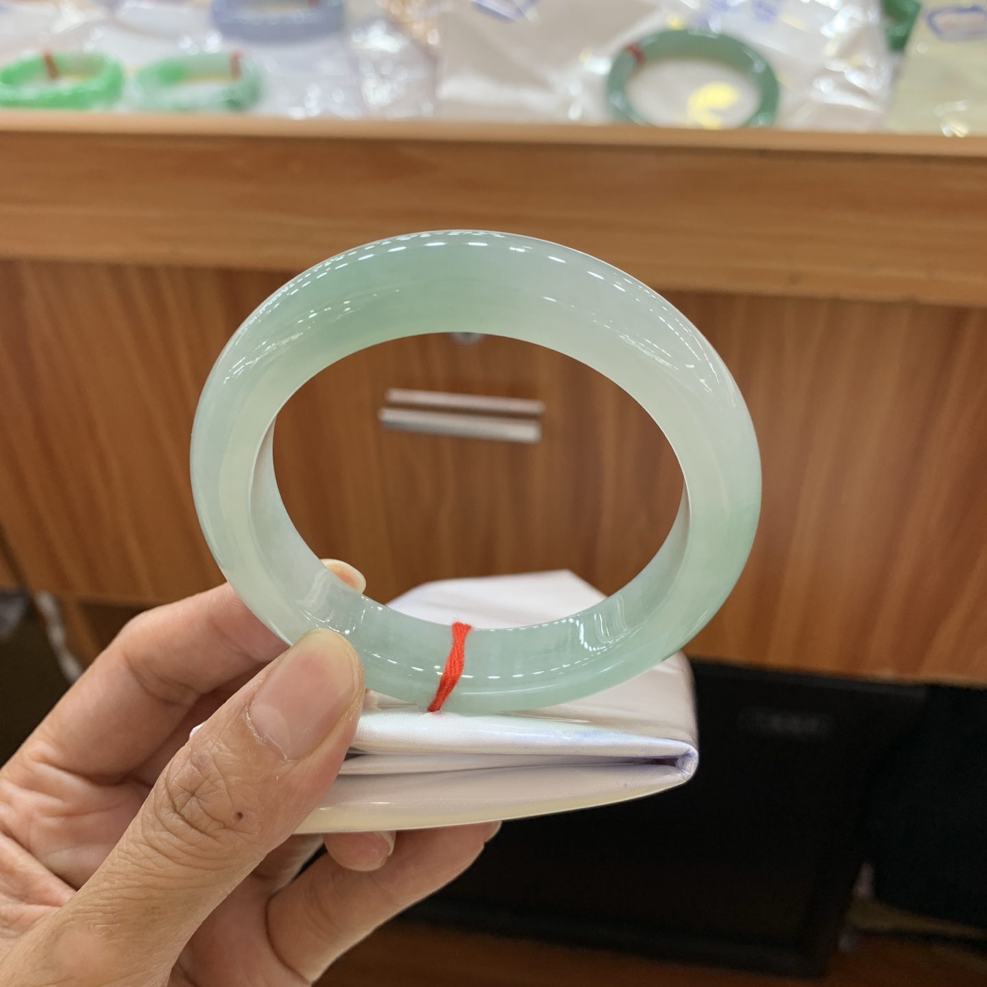 042814FN 绿底正圈翡翠手镯 56-12.8-10.1