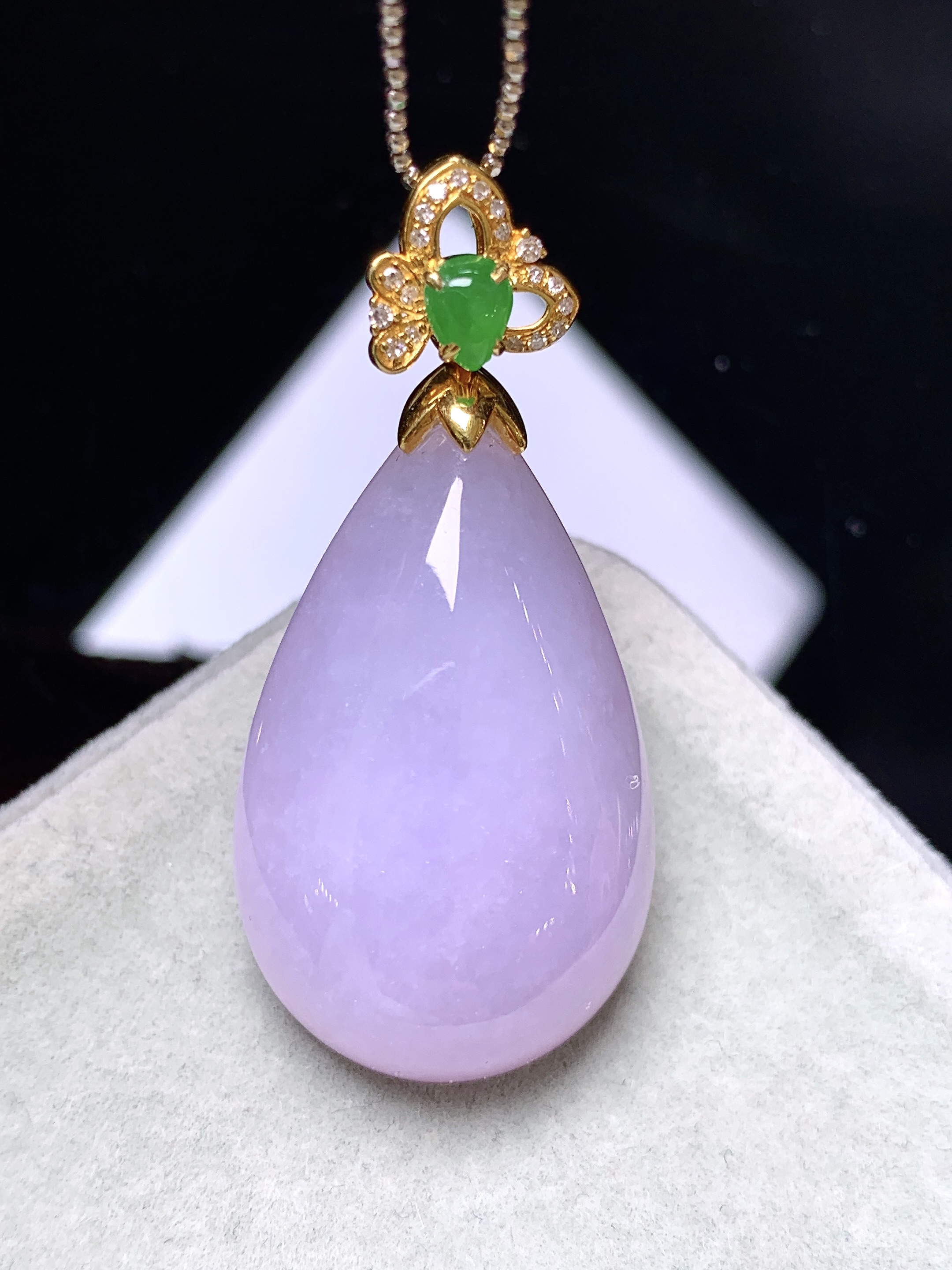 18k金钻镶嵌紫罗兰水滴吊坠 玉质细腻 色泽艳丽清新 水润亮眼 整体尺寸42*19.8*10L4