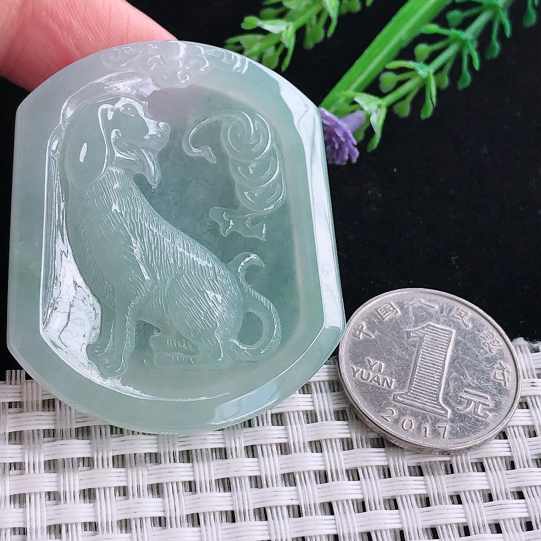 实拍A货翡翠50.3/42.8/5.5老坑冰纯期间冰晴绿狗牌吊坠生肖旺财挂件