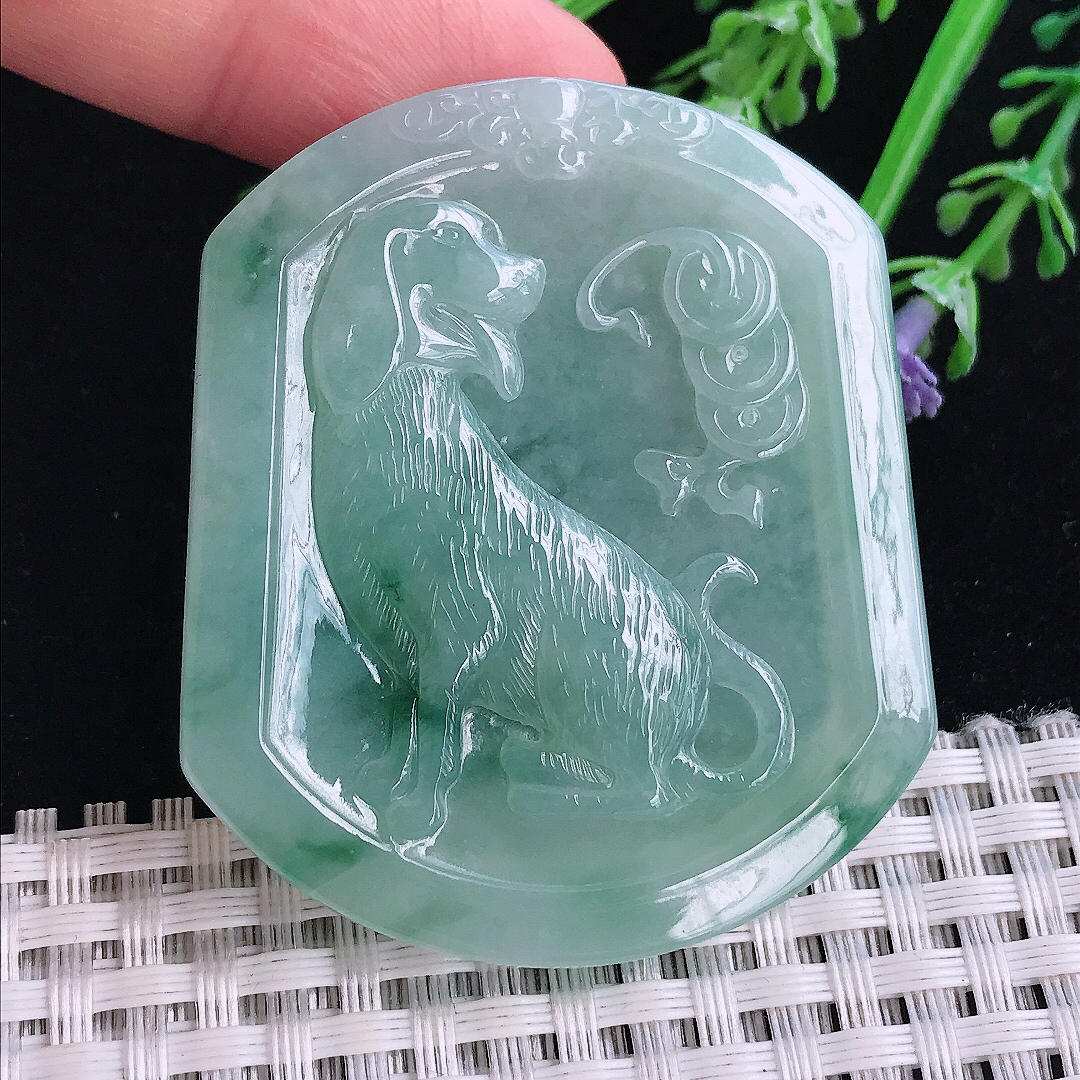 实拍A货翡翠52.6/45/5老坑冰胶水灵冰晴绿飘花生肖狗牌吊坠玉坠旺财