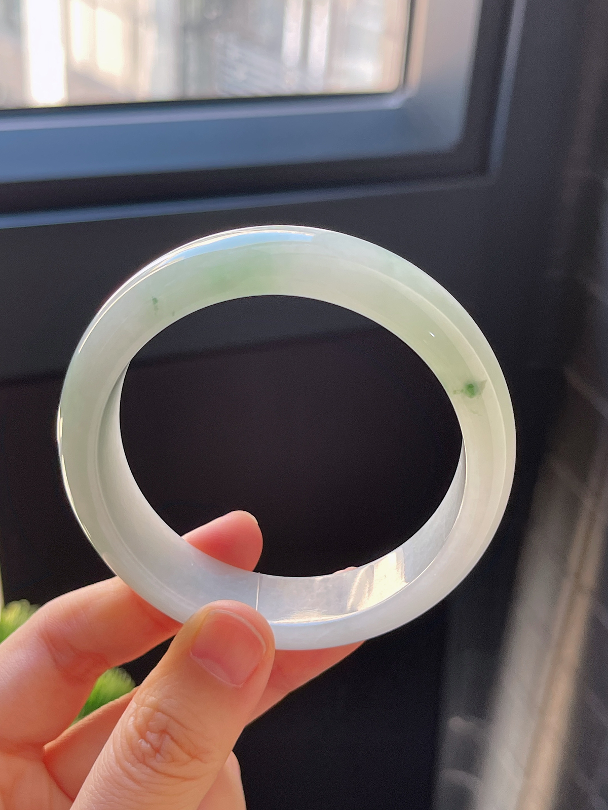 正圈55.5圈口，翡翠糯化种浅绿色手镯