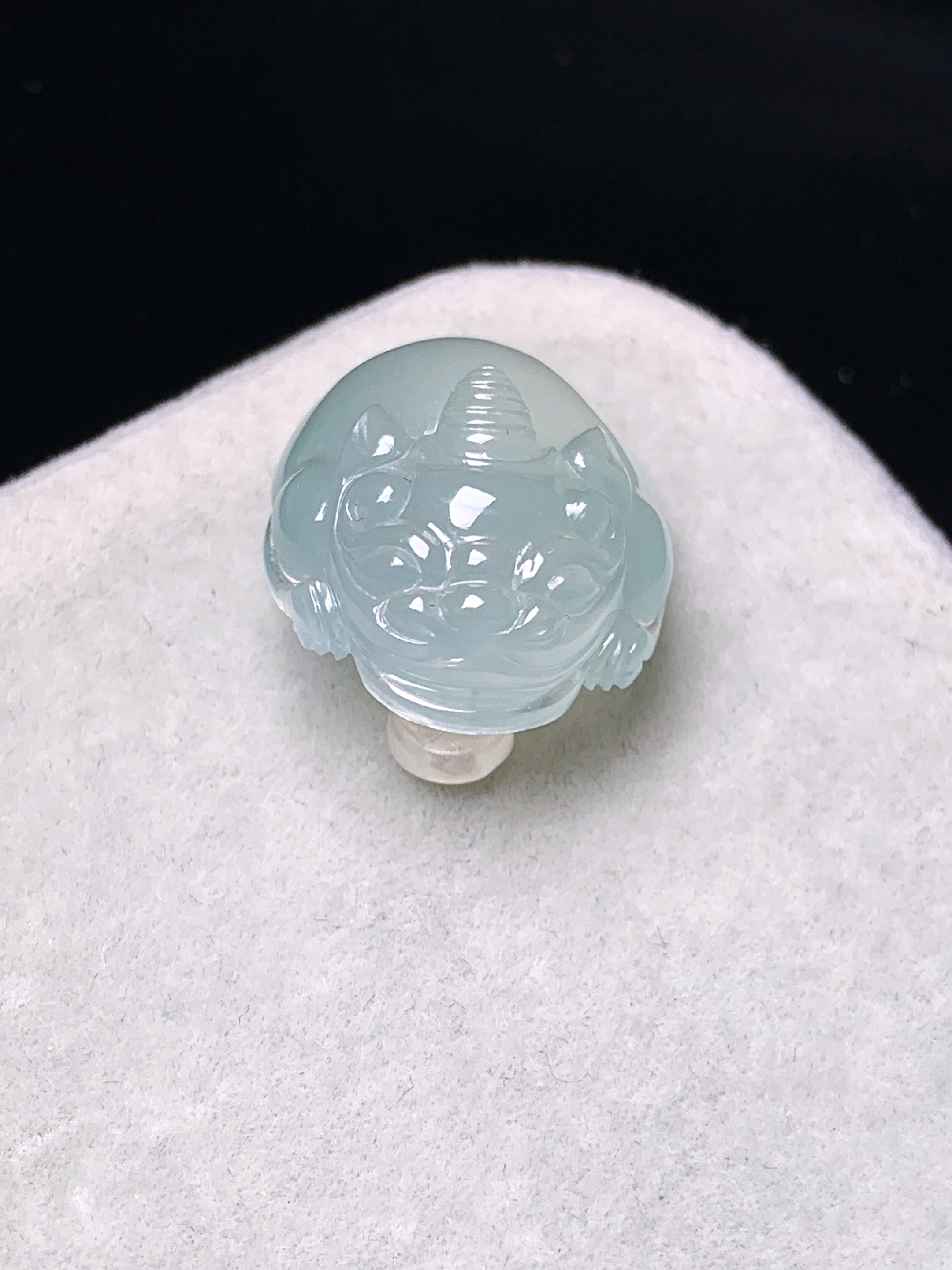 冰种貔貅吊坠 玉质细腻 色泽艳丽清新 水润亮眼 整体尺寸20.5*17*8.8f4