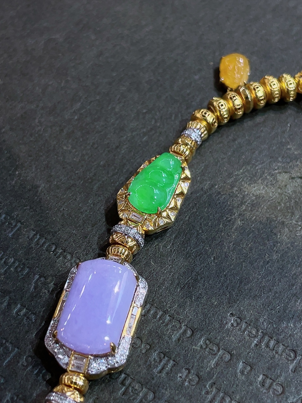 ️三彩盘缠手链，配饰999金，，18k金镶嵌，种水，重金镶嵌，南非钻镶，厚装饱满，腰缠万贯，色彩艳丽，多姿多彩，高端大气，性比高57.8/11.3/7.2，裸石13.0/8.3、11.2/6.2、10.9/6.3