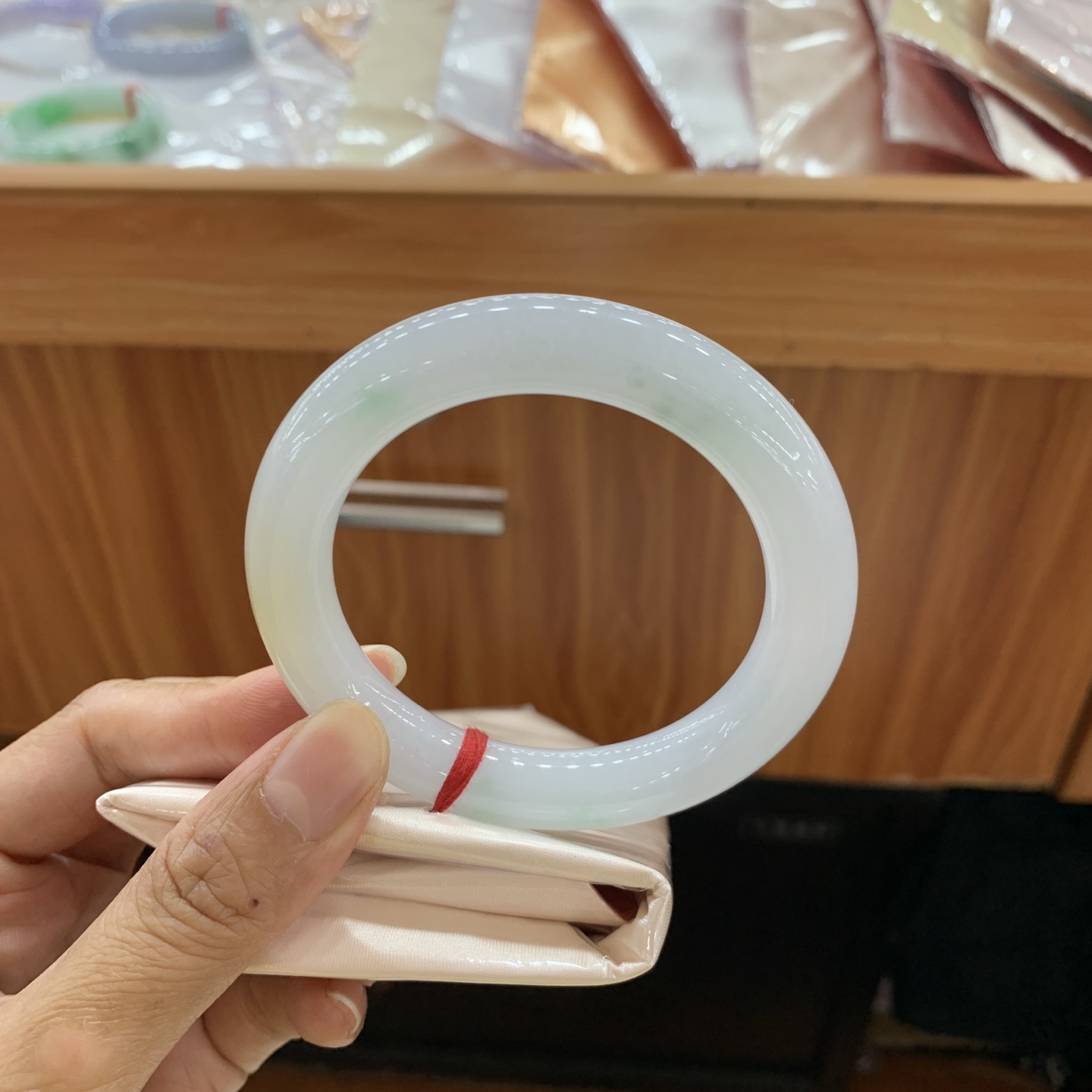 042806FN，双彩圆条翡翠手镯，56-11.2，编号042806FN