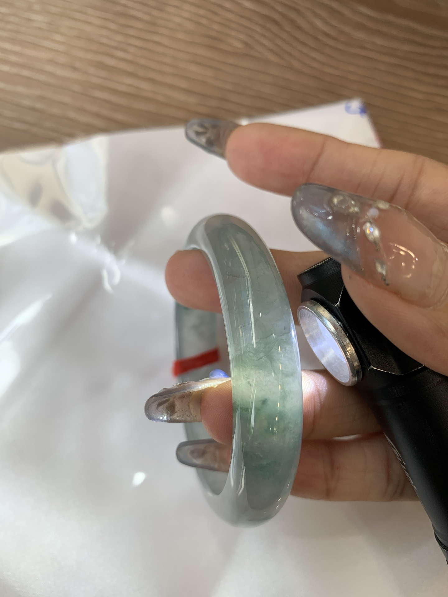 冰飘花正圈，54.3/7.6/12，0429-N579，打灯细纹，底妆冰透起光，蓝花灵动飘逸，勾勒出一幅唯美诗意的山水意境画，古典优雅又秀气