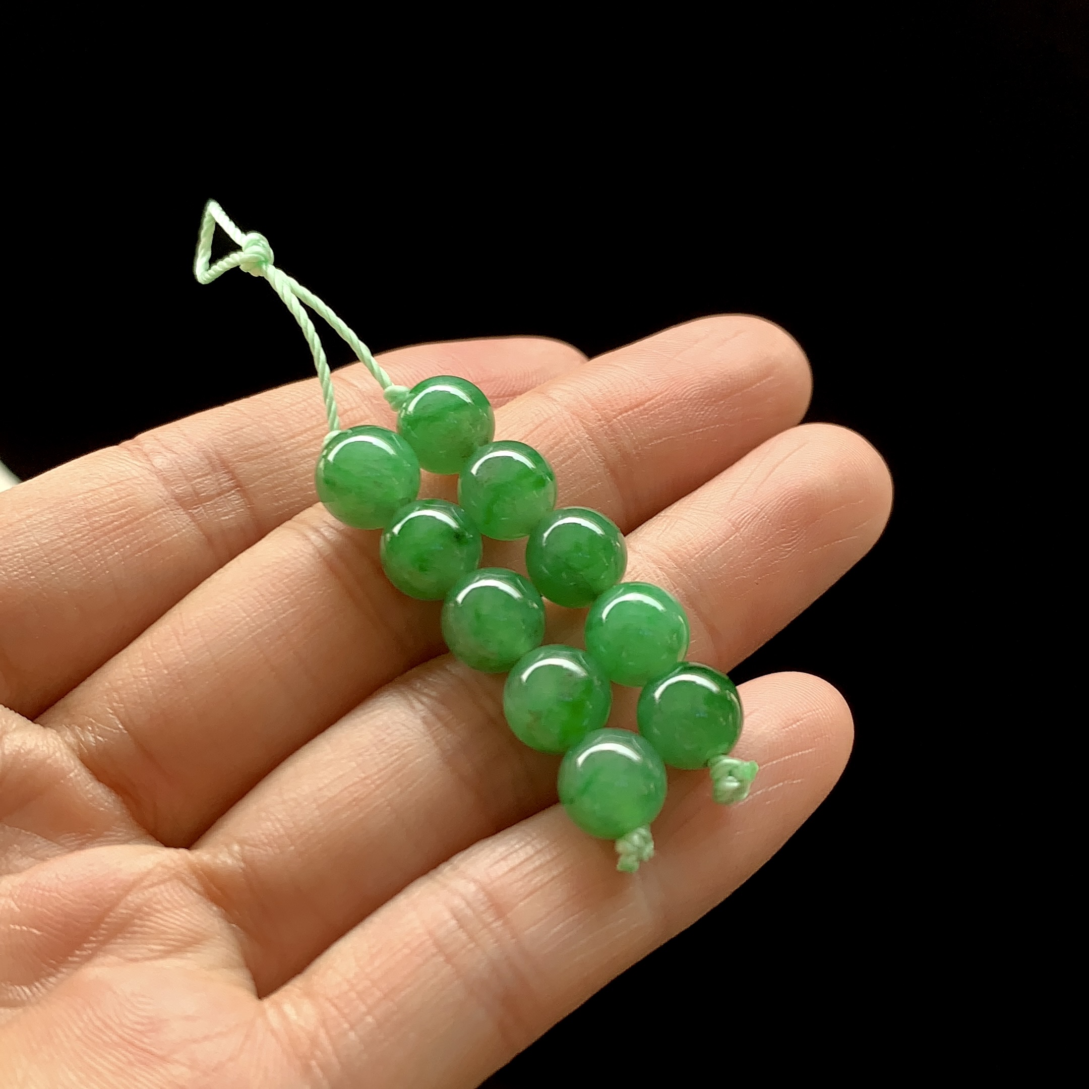 ️ 冰绿珠一手，颜色鲜阳，尺寸8.1/7.8共10颗