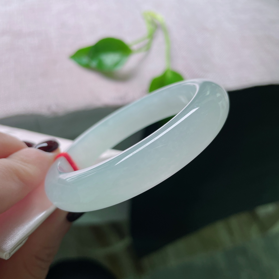 54/11.9/8.3，白月光正圈，寒光四射，清冷，是年少的惊鸿，也是余生的风声。无裂，ss49526a