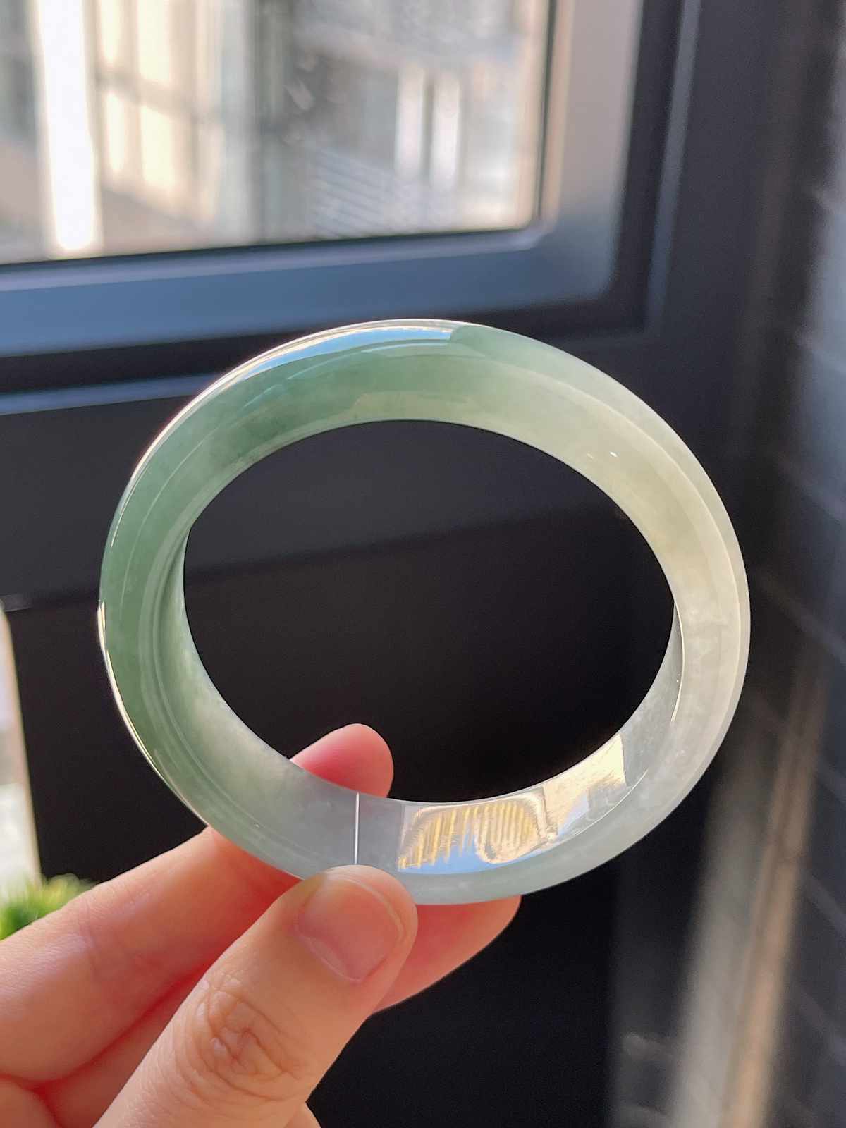 正圈55.6圈口，翡翠冰糯种灰绿色手镯