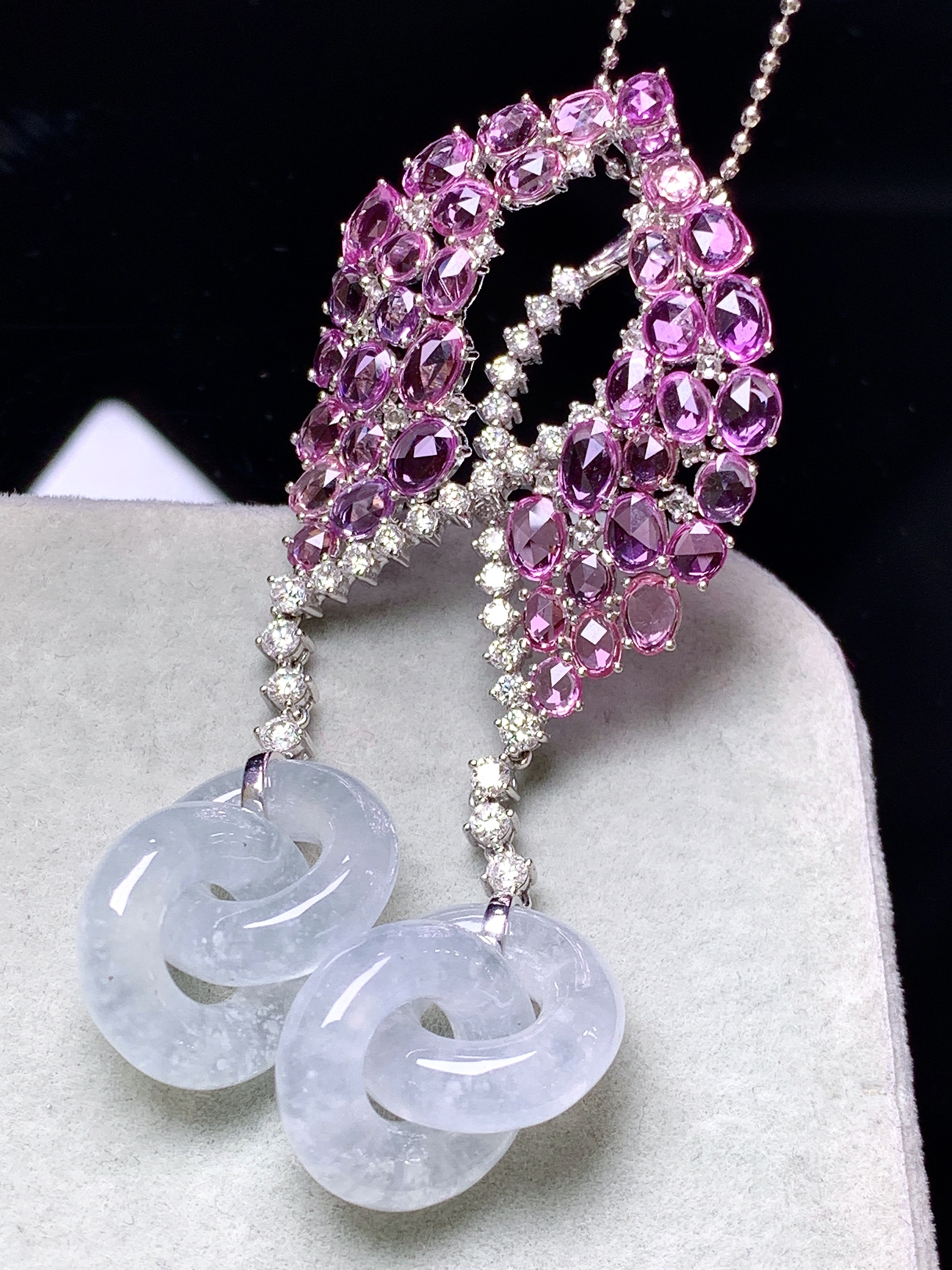 18k金钻粉宝石镶嵌冰种环环相扣耳坠 玉质细腻 色泽艳丽清新 水润亮眼 整体尺寸69*15*4.8m5