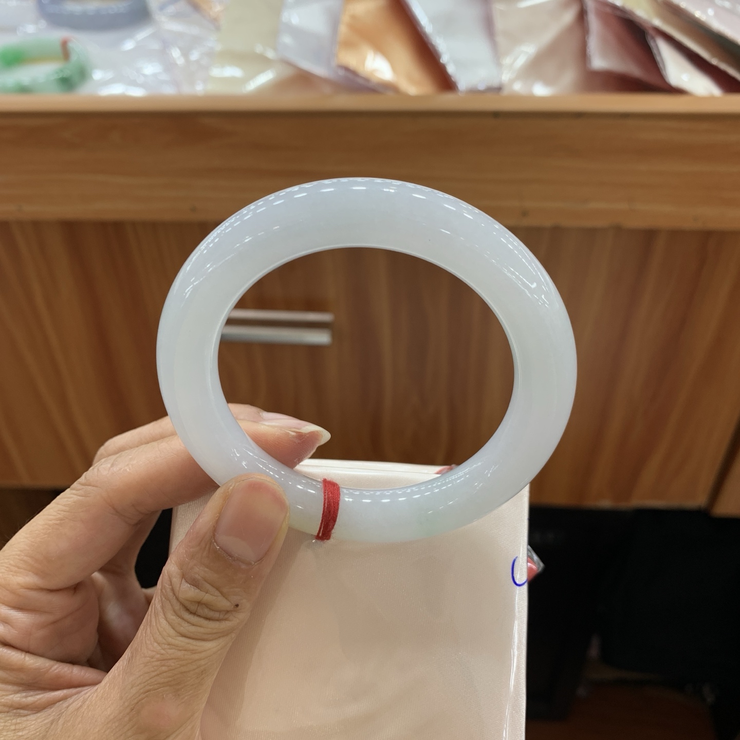 042806FN，双彩圆条翡翠手镯，56-11.2，编号042806FN