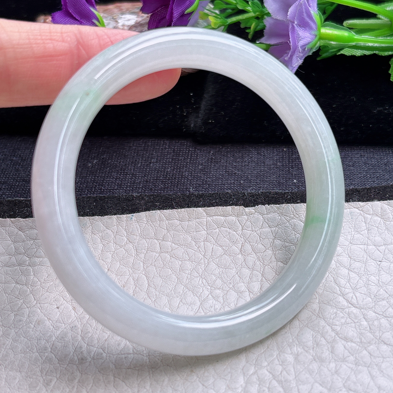 n小圈口52*8叮当镯 缅甸翡翠a货手镯飘绿秀气圆条美人镯