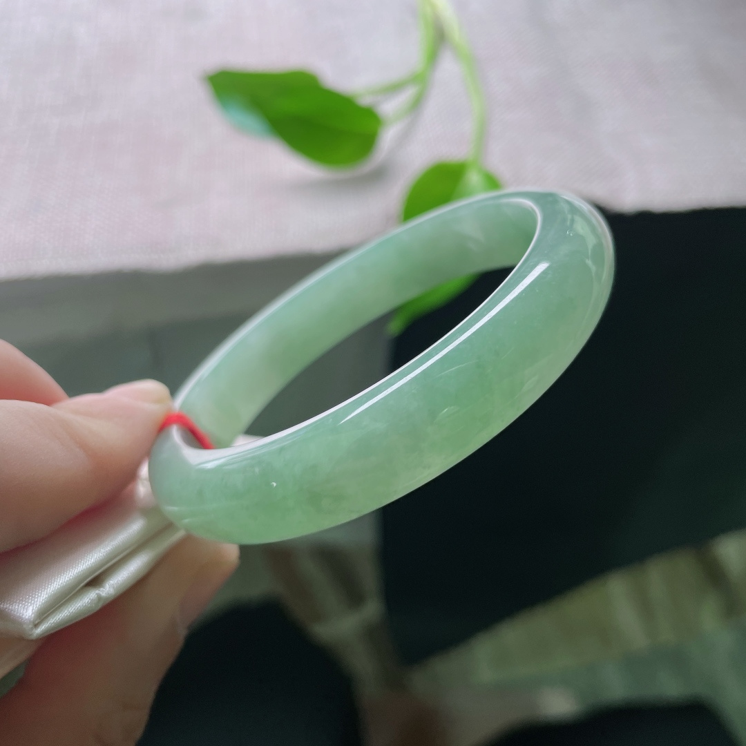 57/12.1/7.6，湖水绿正圈，水头好，种老，清幽雅静，熠熠生辉，无裂，ss50578a